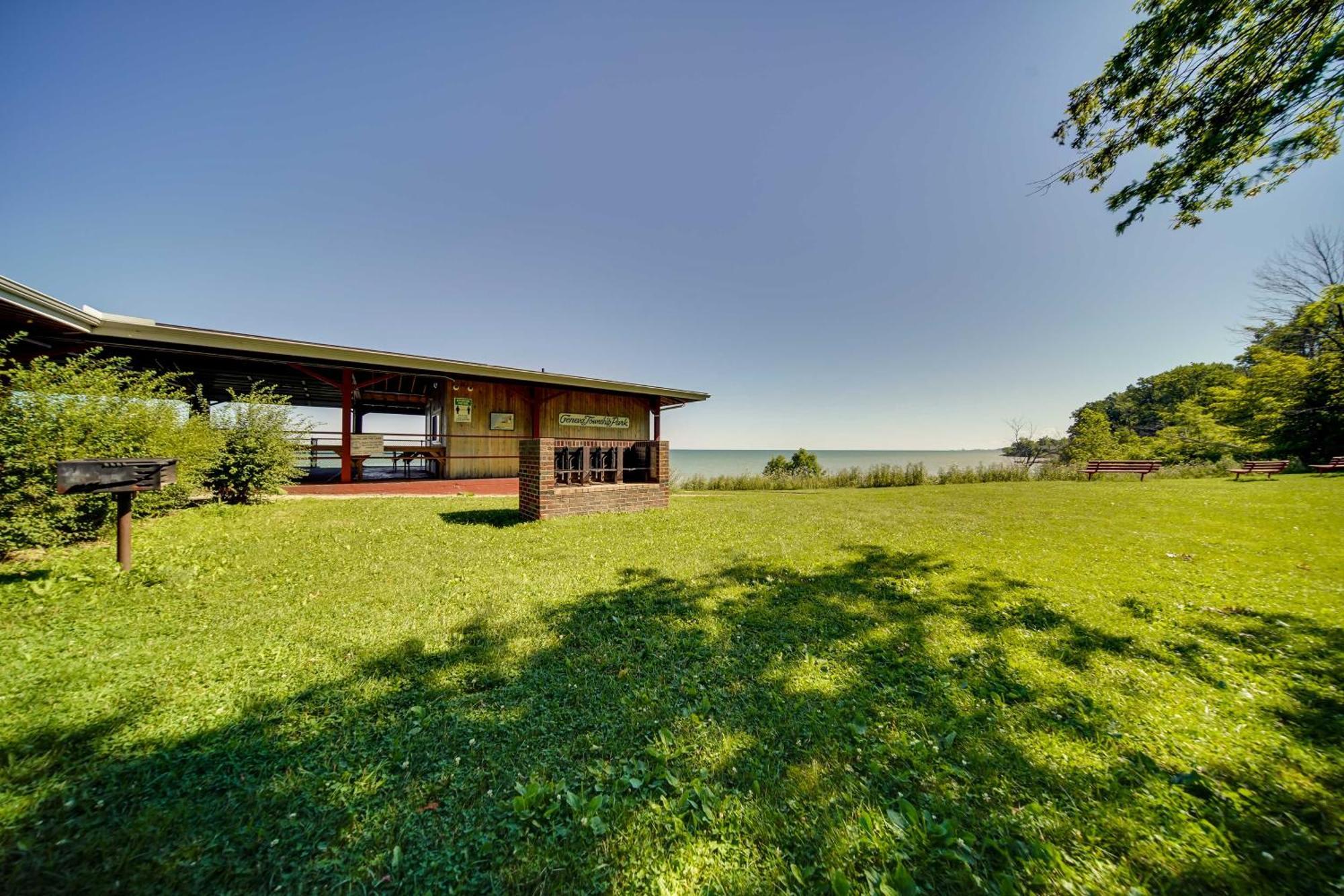 Geneva Cottage With Patio - Walk To Park, Lake Erie! Екстер'єр фото